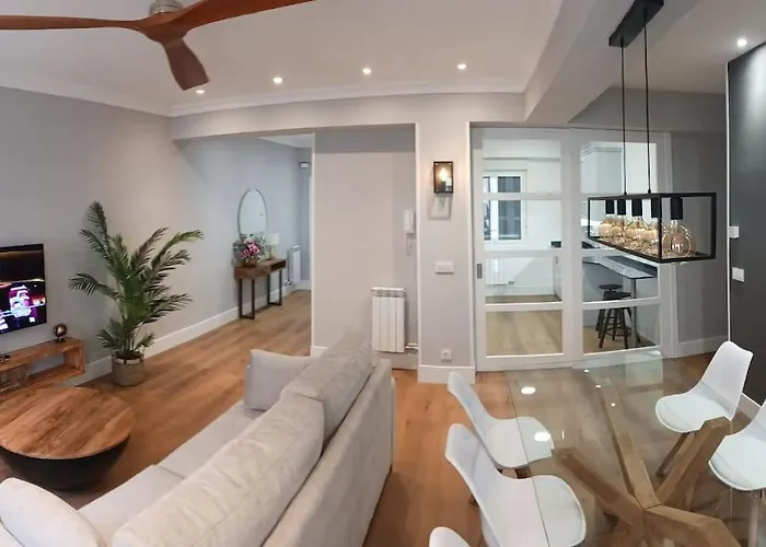 Centro Parking Incluido 公寓 *